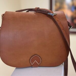 Elegant Tan Leather Shoulder Bag